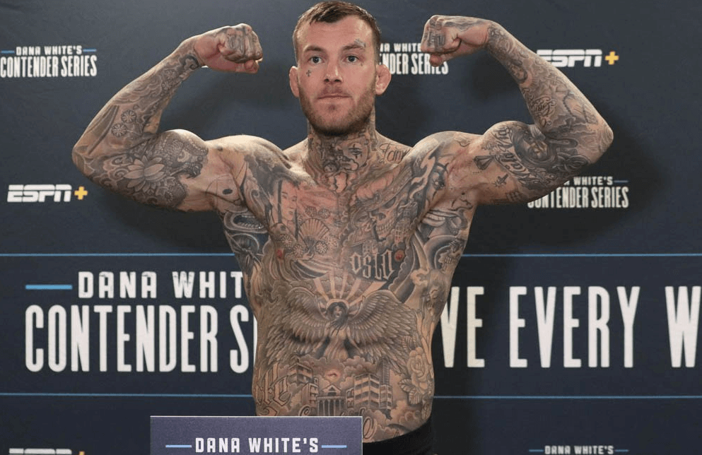 Kenneth Berg at weigh-in.