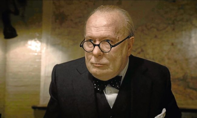 Gary Oldman in Darkest Hour. 