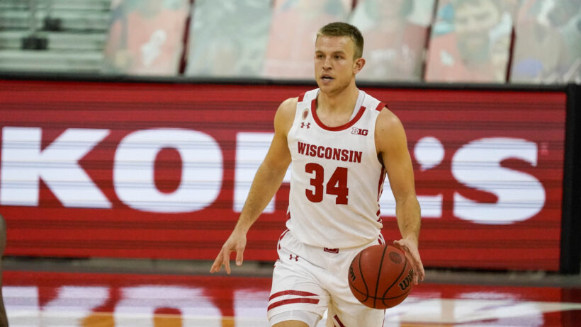 Brad Davison dribbling