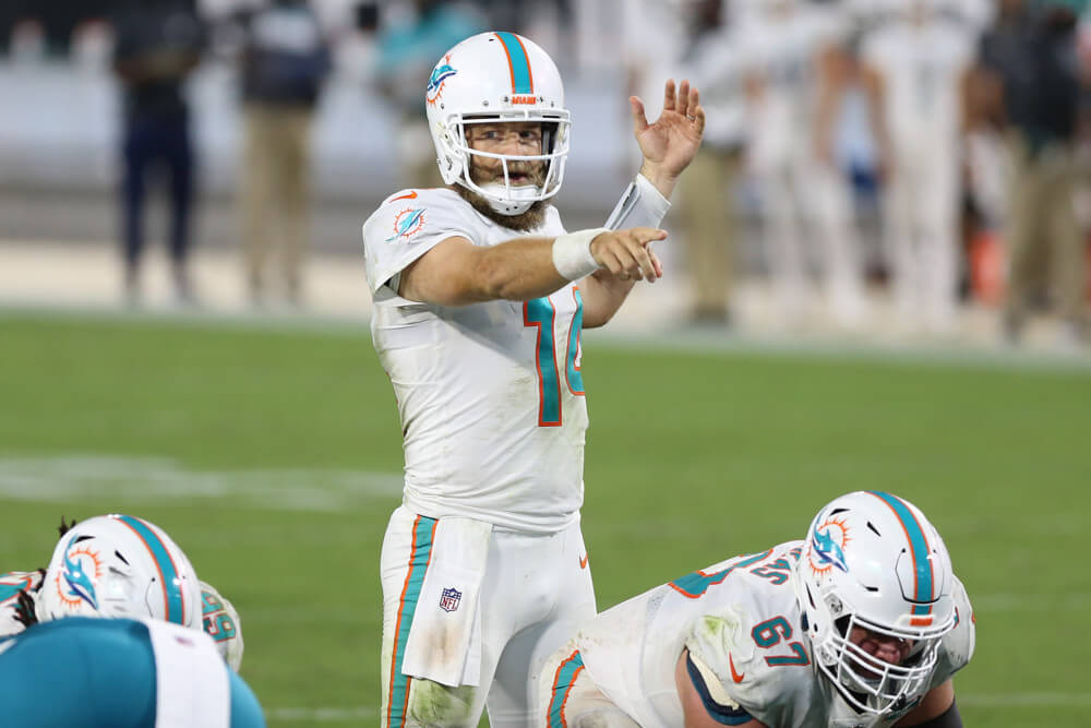 Ryan Fitzpatrick at the line of scrimmage