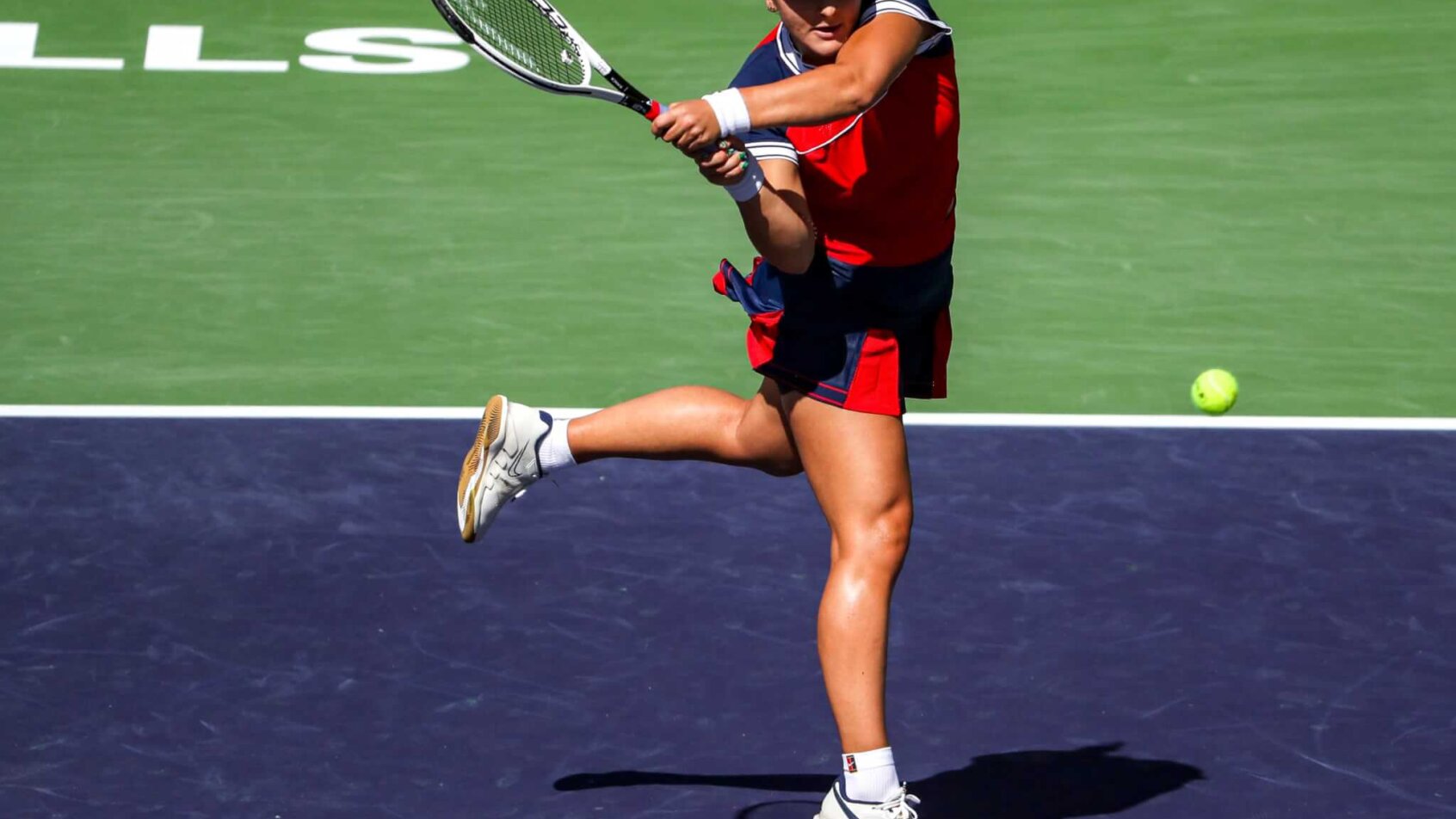 Bianca Andreescu hitting a return during a tennis match.