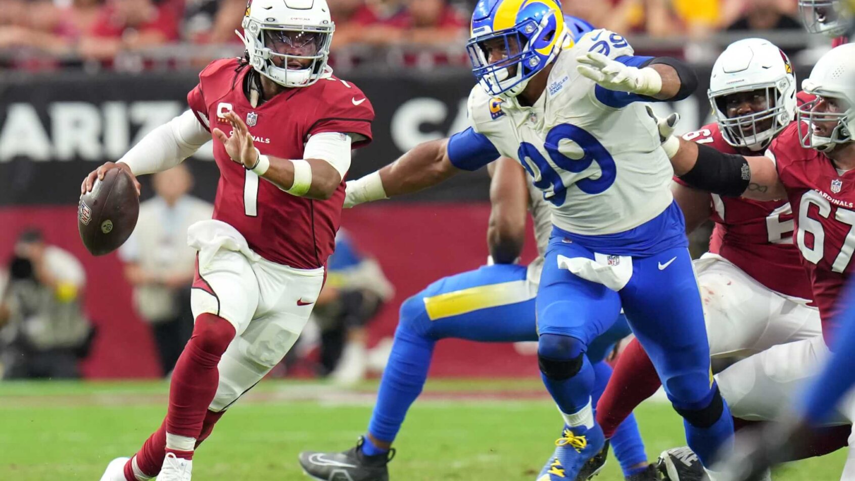 Kyler Murray scrambles vs LA Rams