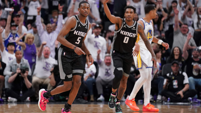 De'Aaron Fox and Malik Monk react after Fox makes a three-pointer