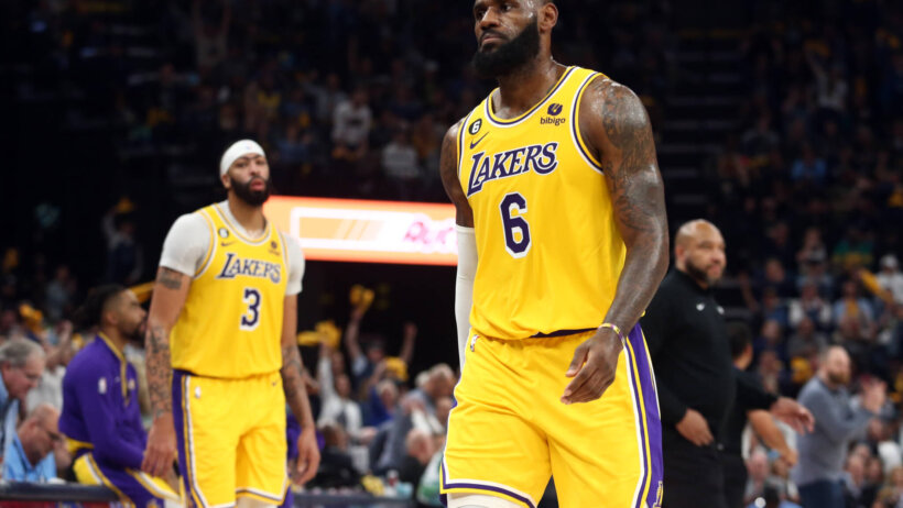 Anthony Davis and LeBron James dejected vs Grizzlies