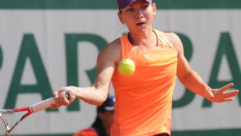 Simona Halep returns a ball